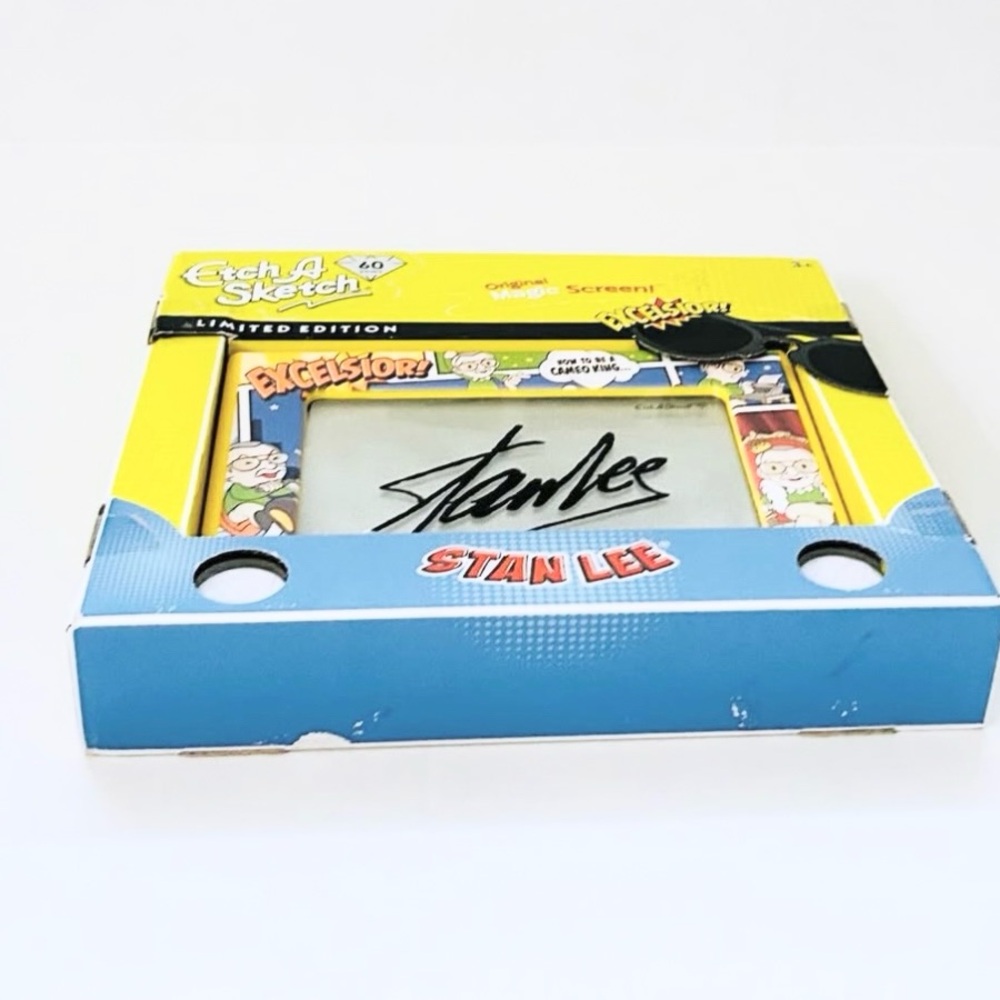 Etch A Sketch Classic Limited-Edition Stan Lee - Picture 3 of 7